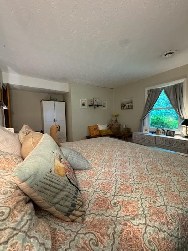 16 Kent Avenue photo 18