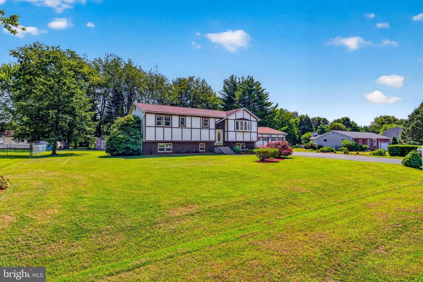 115 Brantwood Drive photo 40