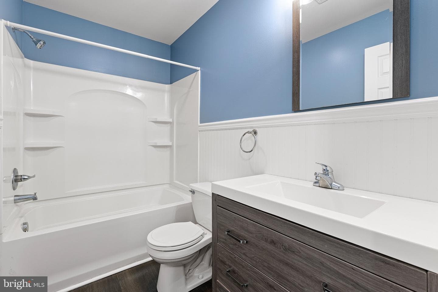 215 Calvert Road photo 16