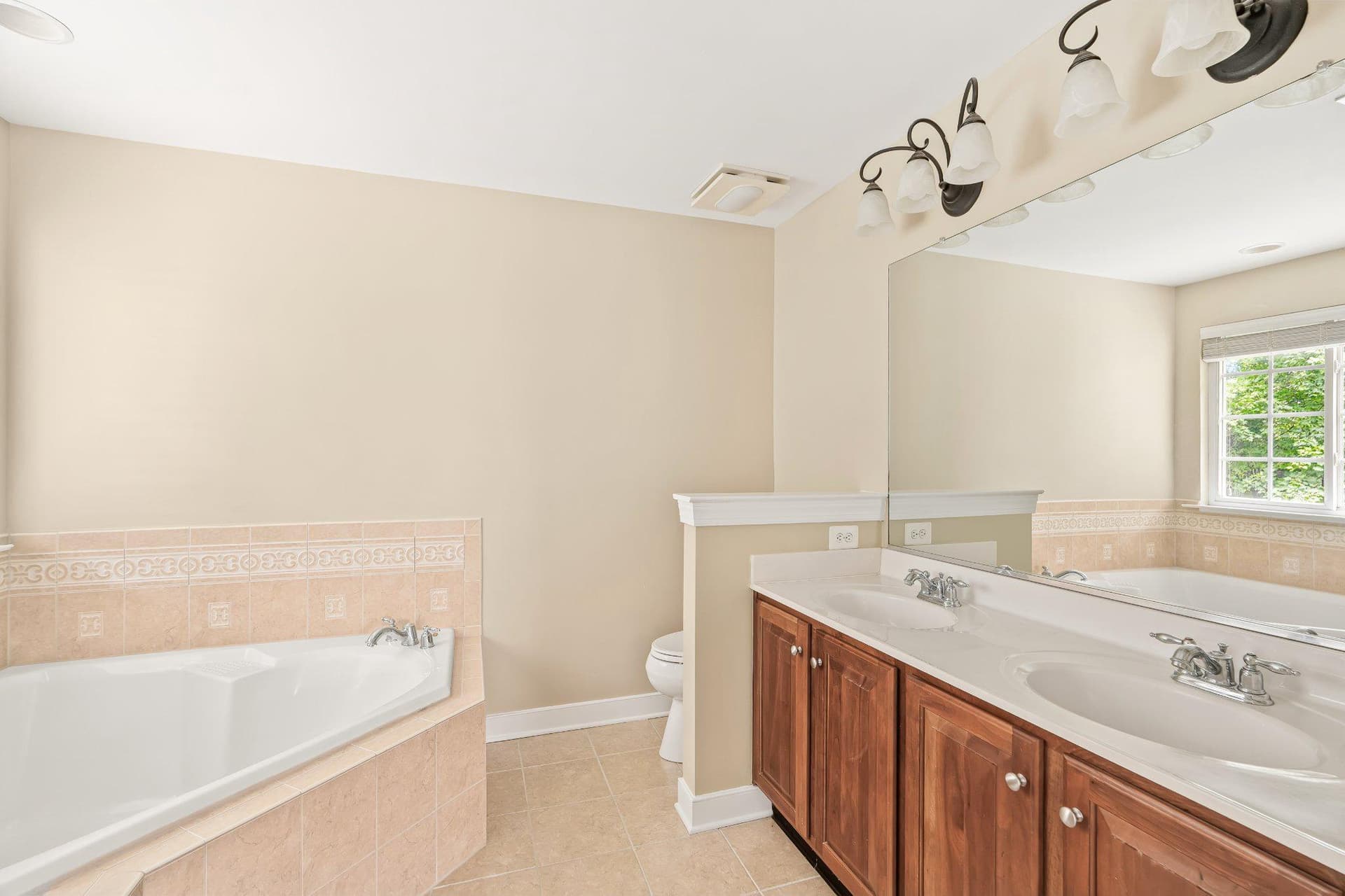 100 Raydan Way photo 16