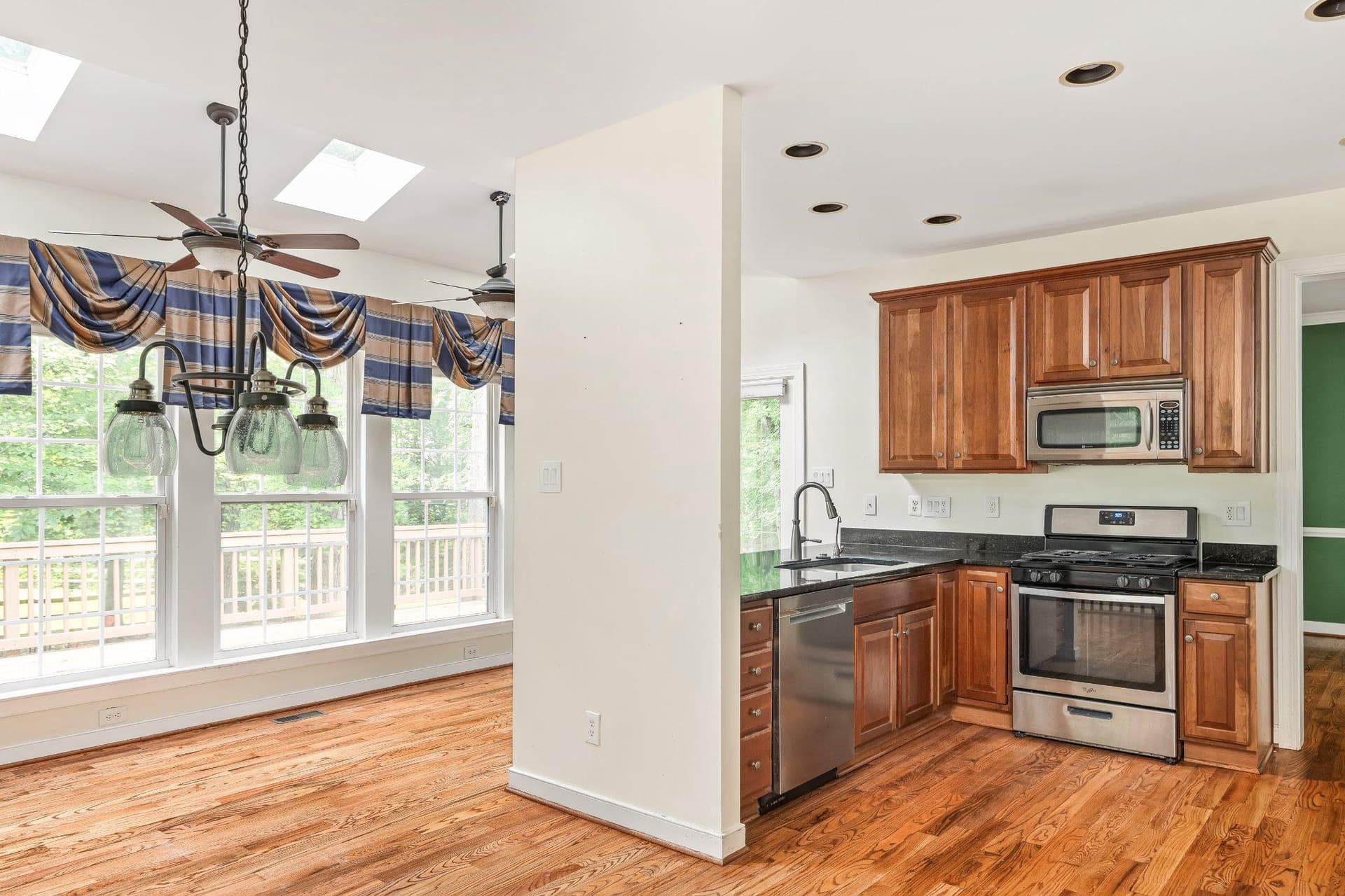 100 Raydan Way photo 5