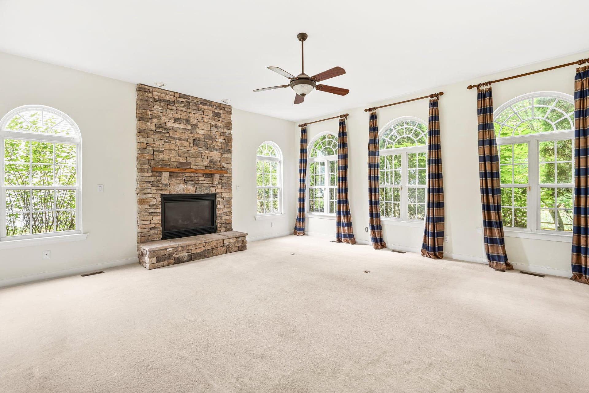 100 Raydan Way photo 6