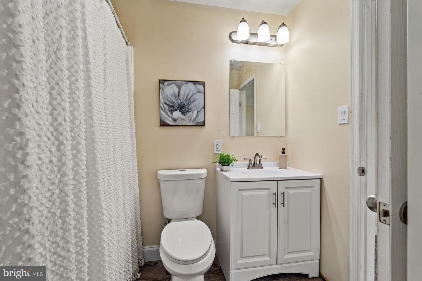 169 E Village Road photo 23