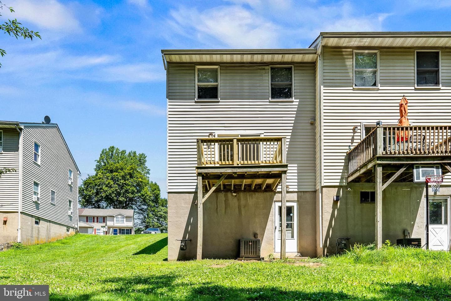 169 E Village Road photo 26