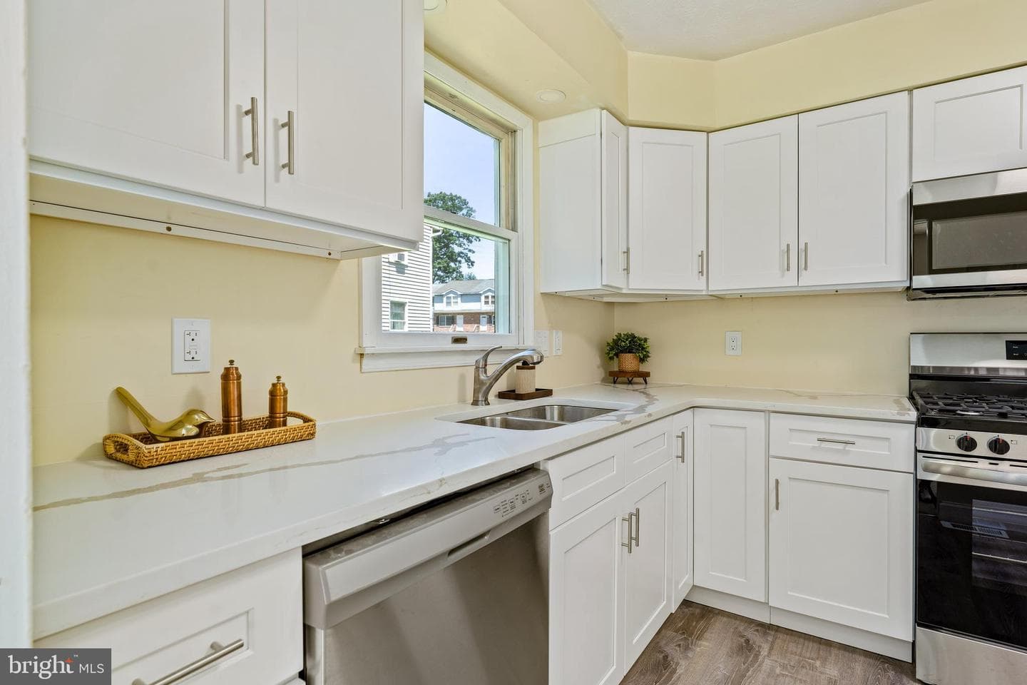 169 E Village Road photo 8