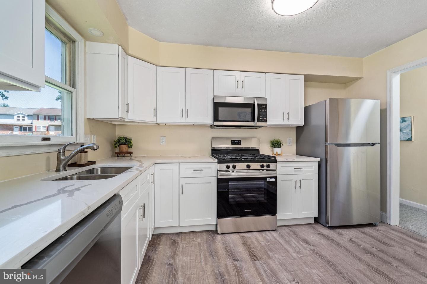 169 E Village Road photo 9