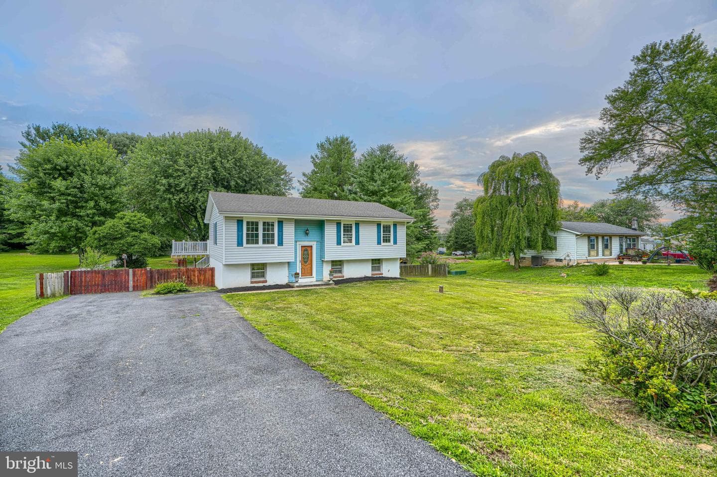 12 Thruway Drive, Colora