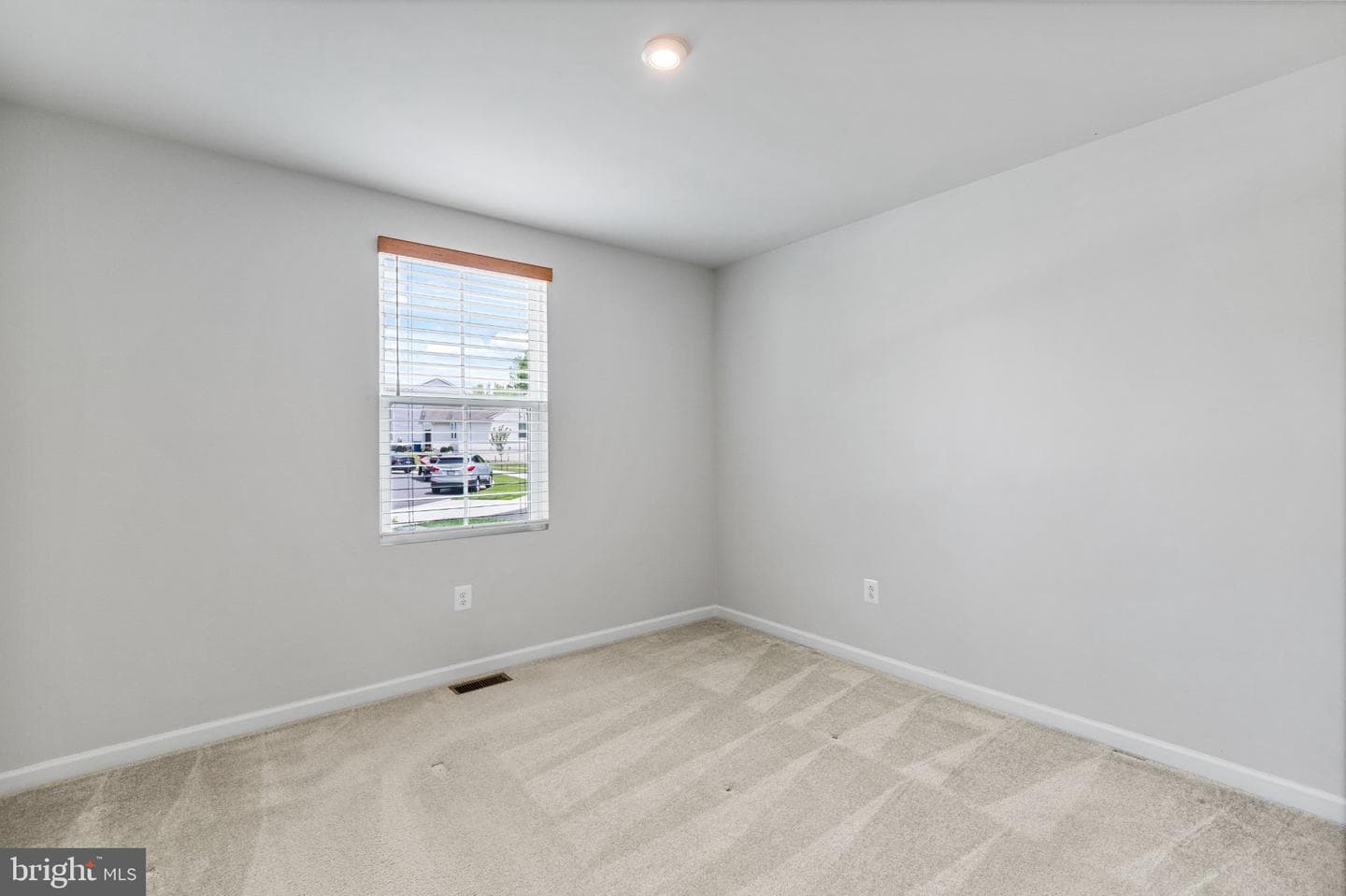142 Goldspire Drive photo 25