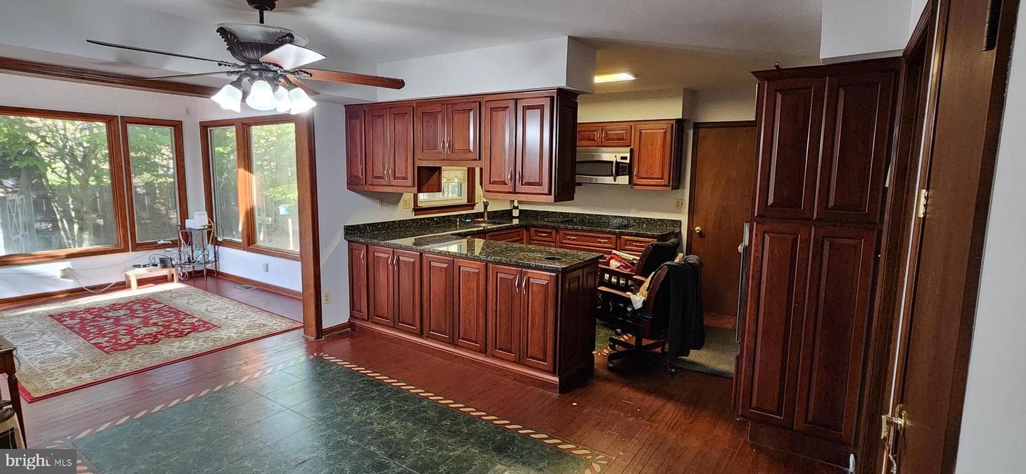 405 Crabapple Court photo 9