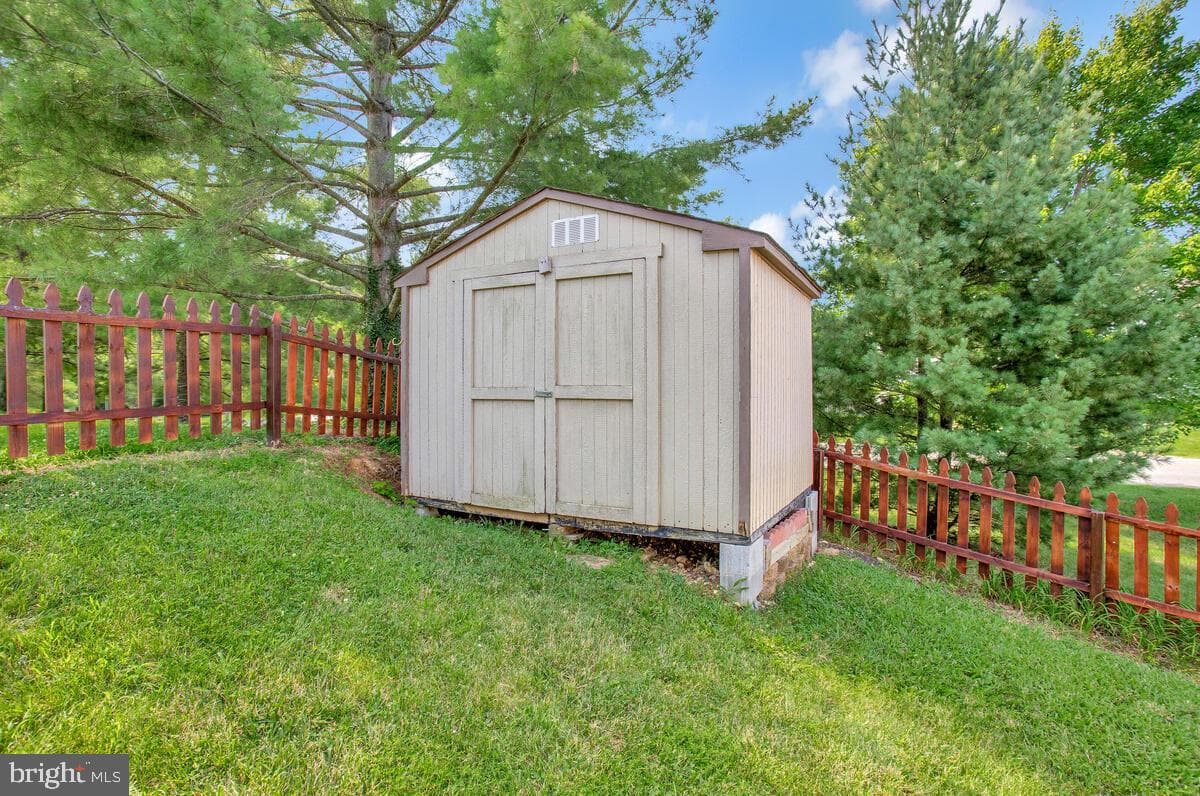5131 New Stead Court photo 56
