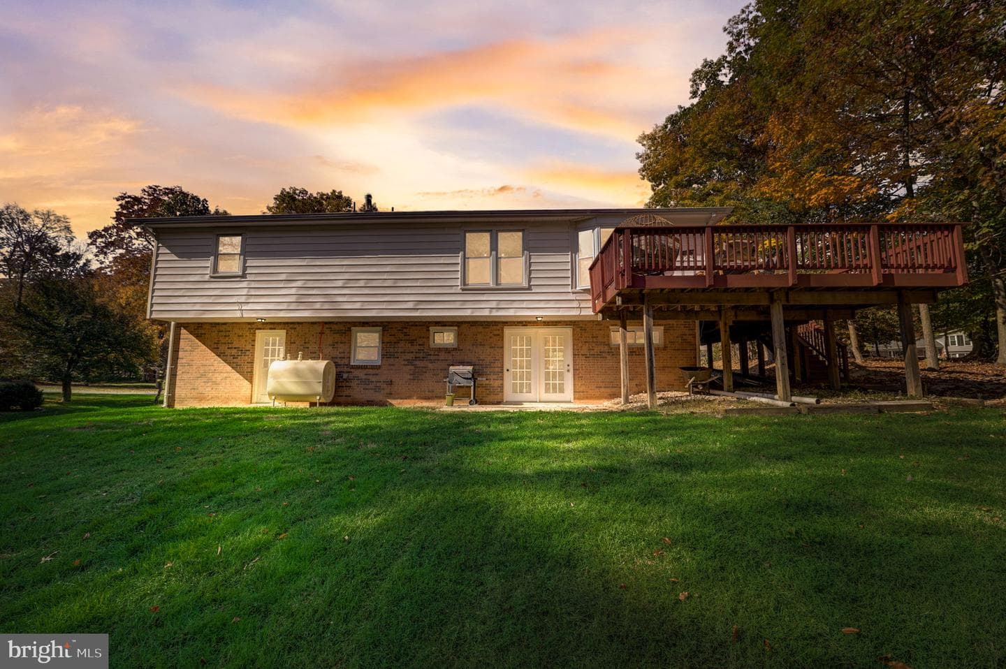 9233 Mimosa Drive photo 3