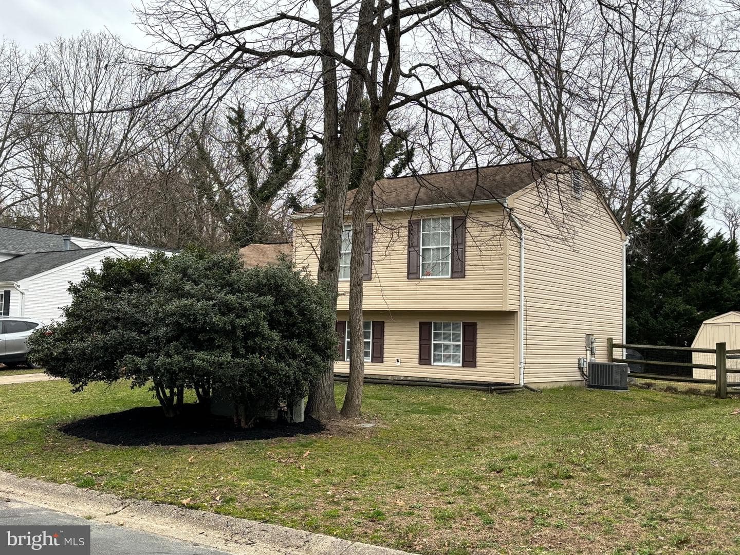 2105 Gibbons Court photo 2