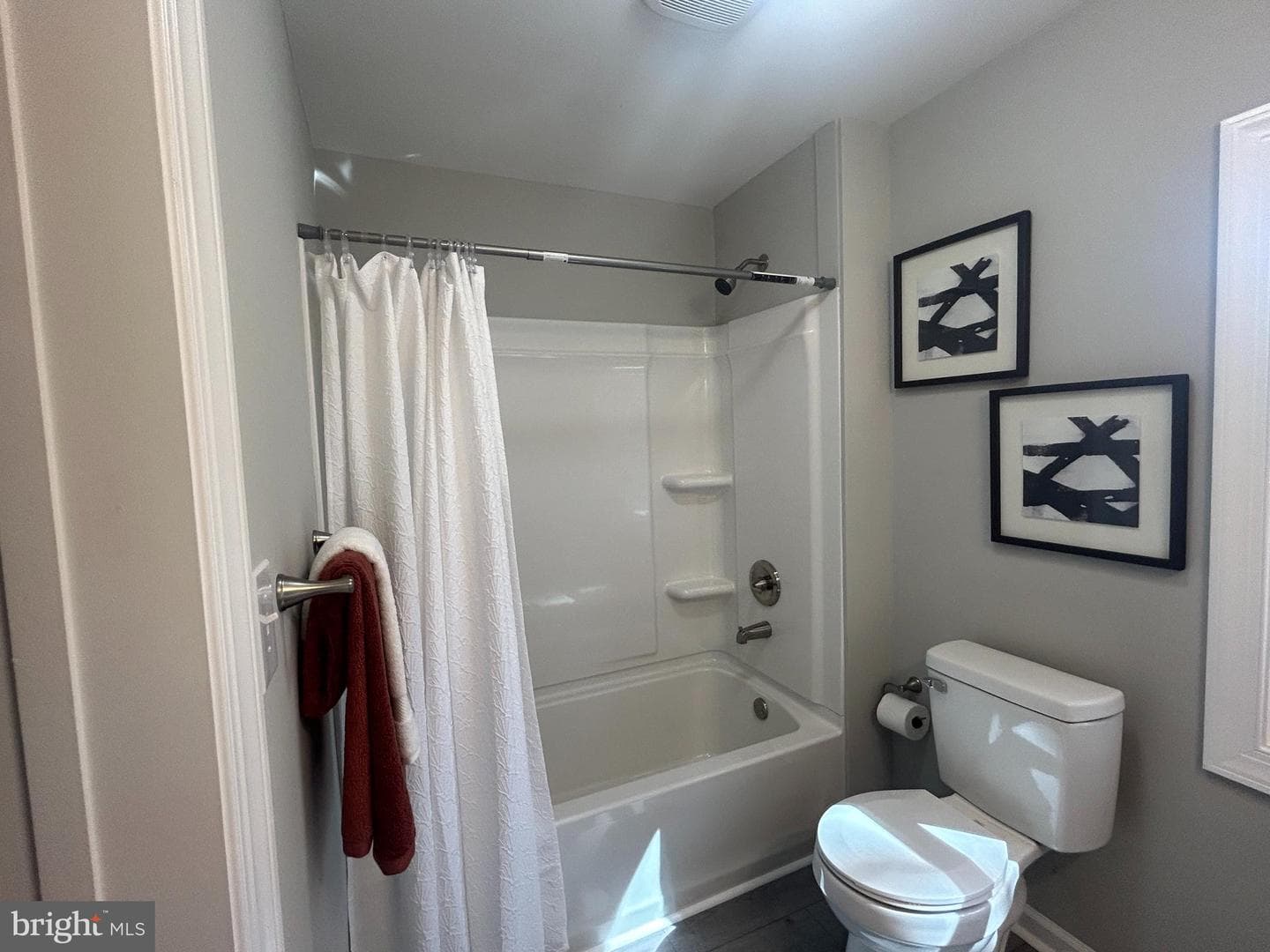 4775 Strauss Avenue photo 9