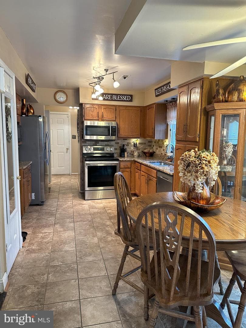 4723 Hummingbird Drive photo 6