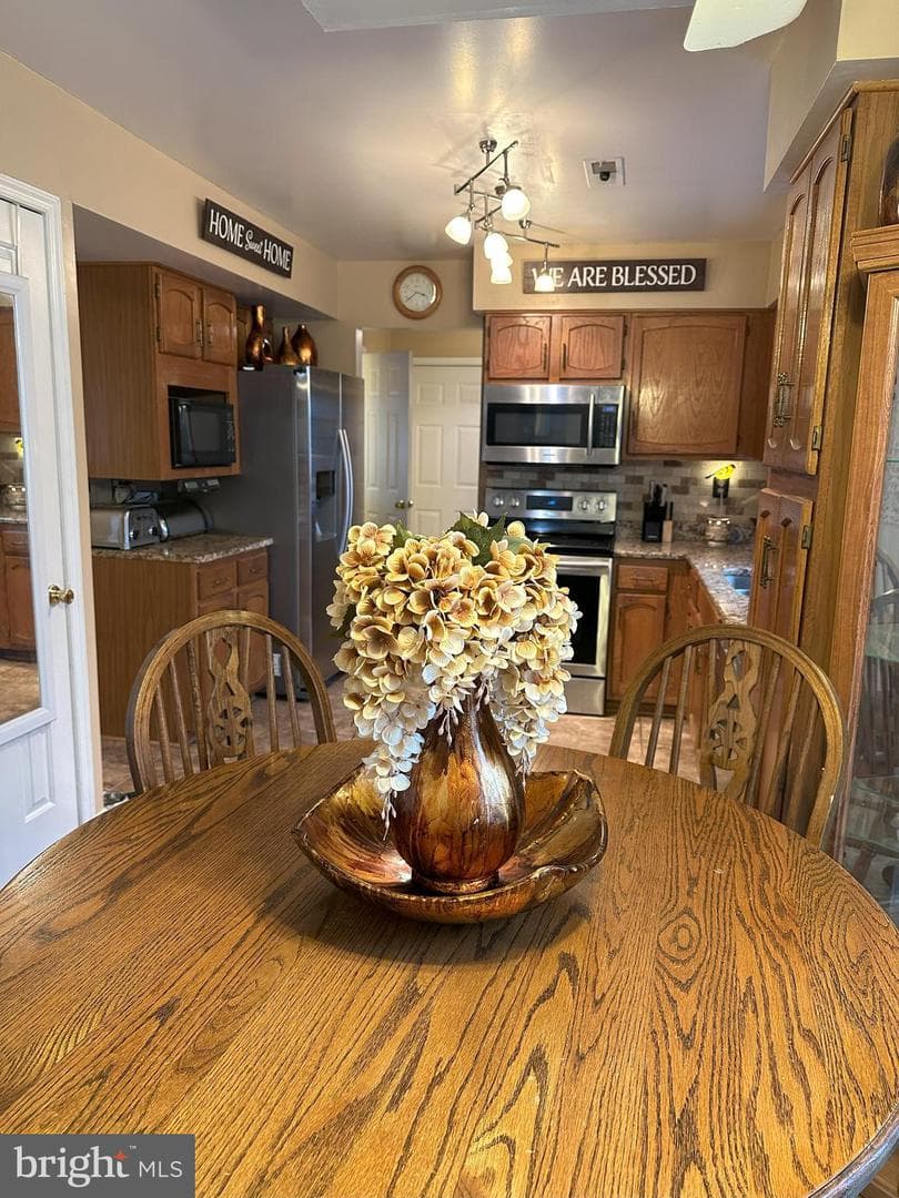 4723 Hummingbird Drive photo 8