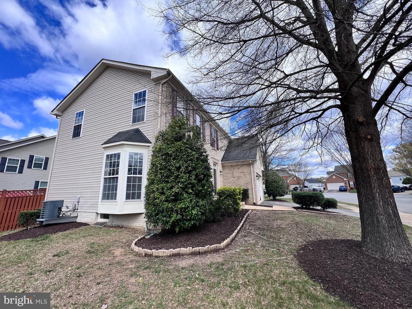 6851 Heathway Court photo 4
