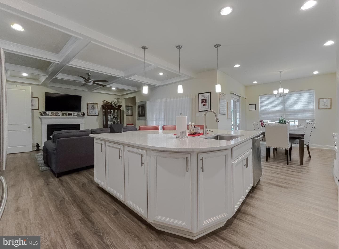 5547 Old Colony Court photo 4