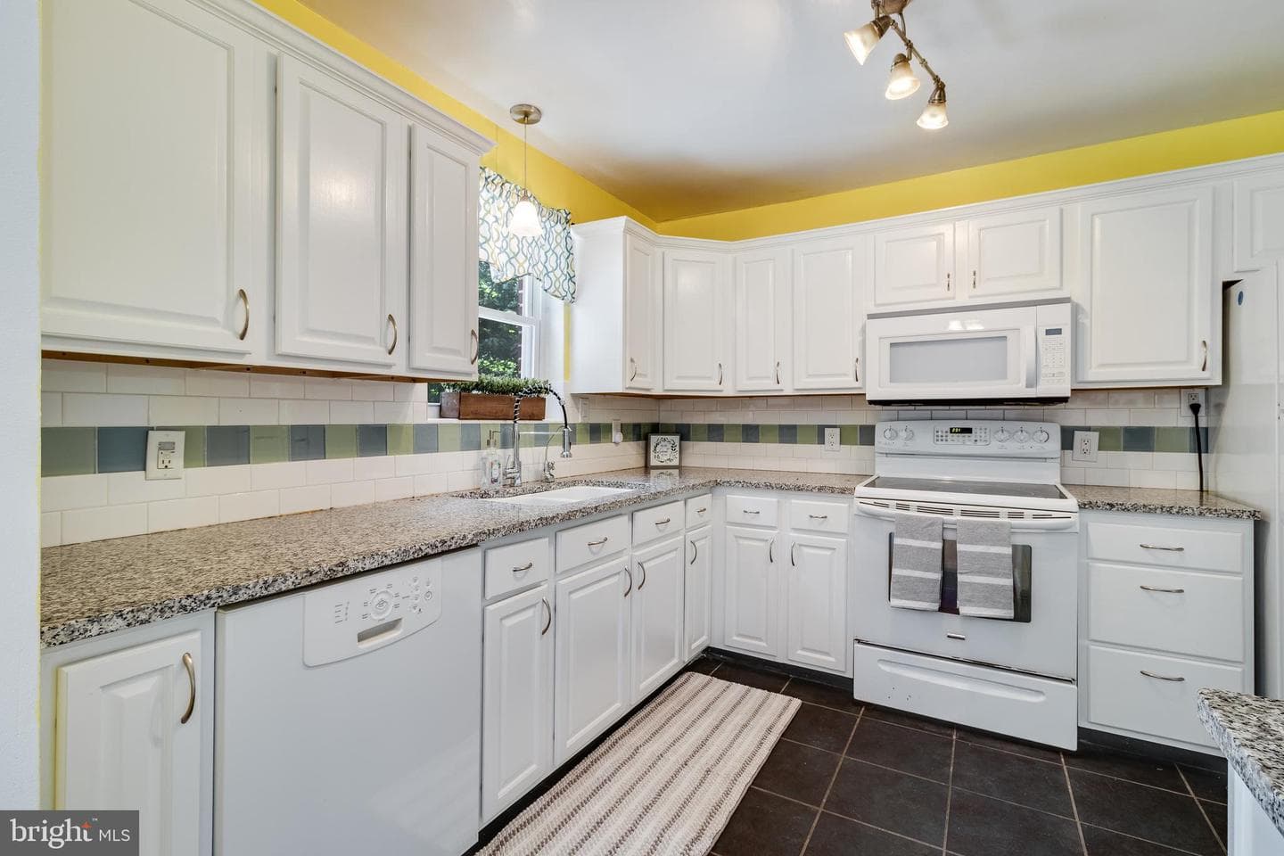 8325 Warren Drive photo 7