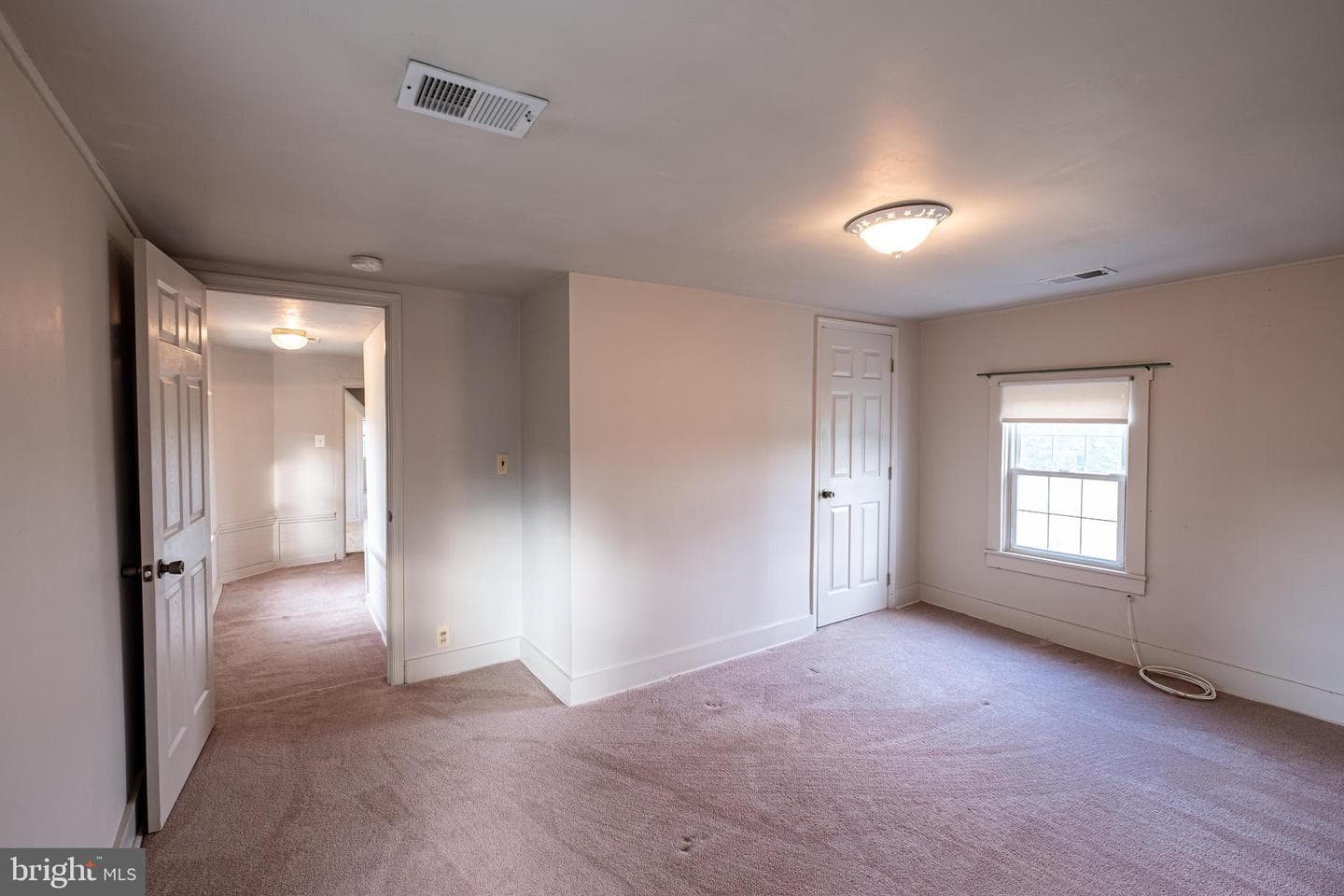 9885 Heatherstone Drive photo 12
