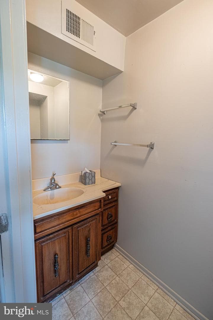 9885 Heatherstone Drive photo 25