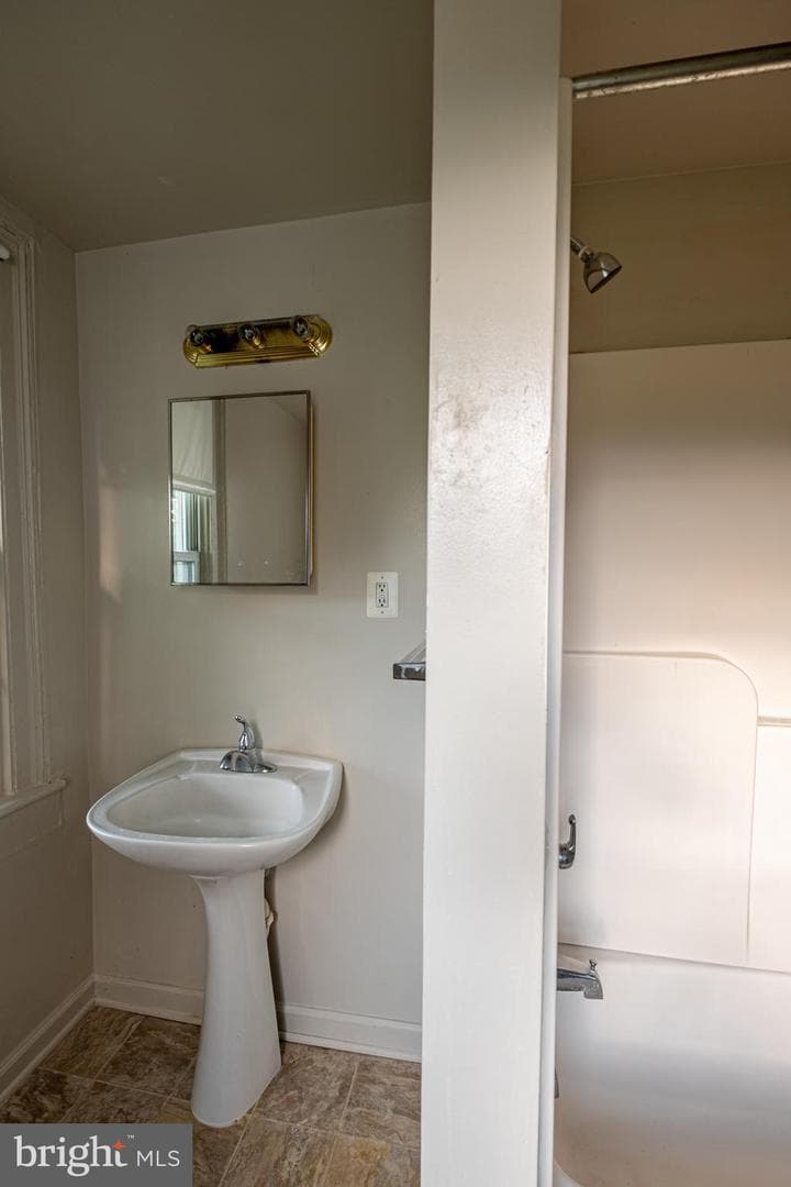 9885 Heatherstone Drive photo 34