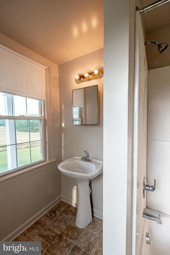 9885 Heatherstone Drive photo 35