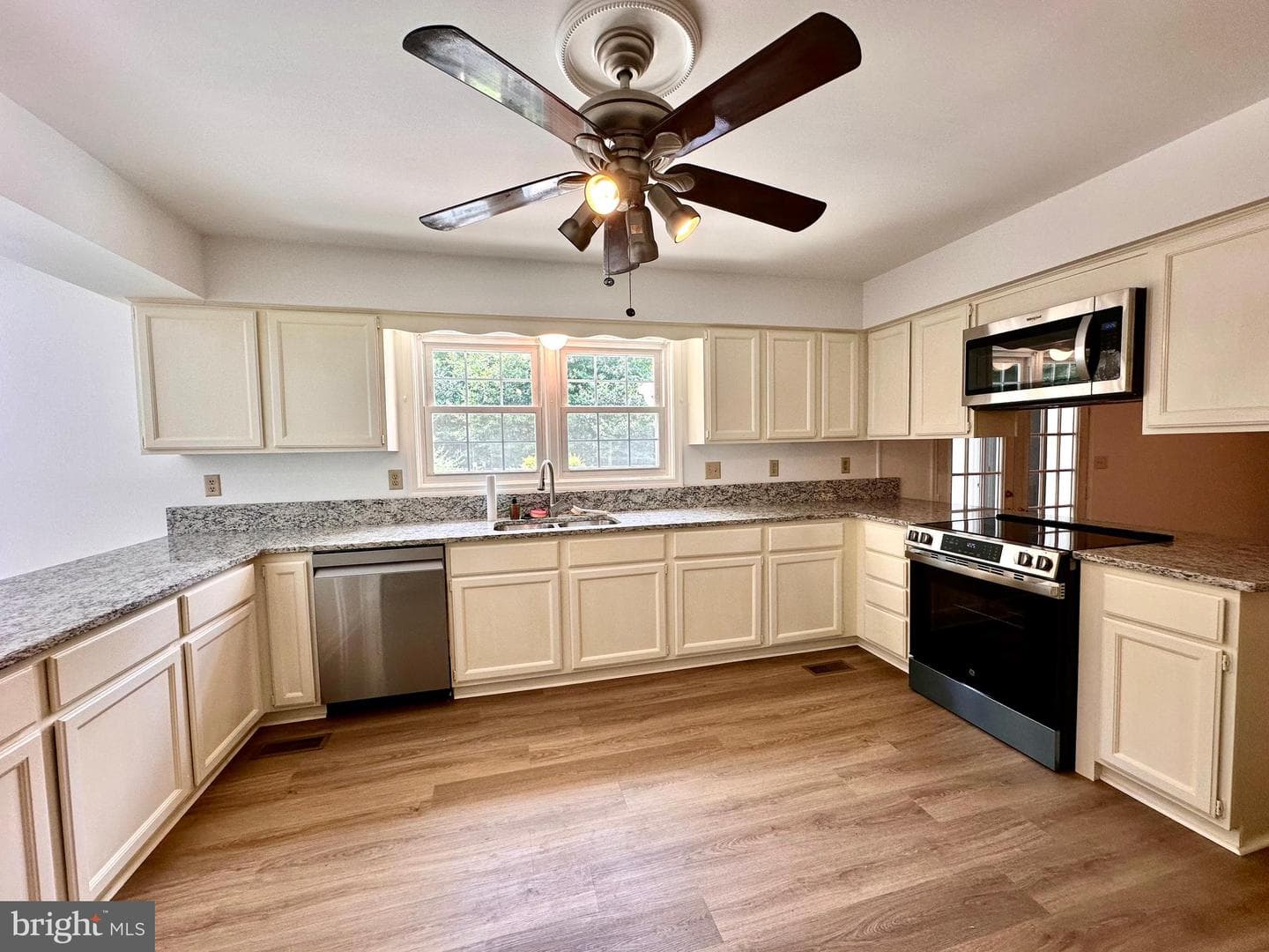 1398 Redwood Circle photo 12