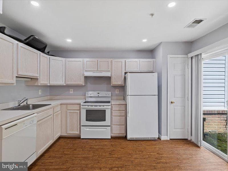 2484 Athens Place photo 22
