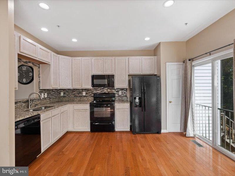 2484 Athens Place photo 8