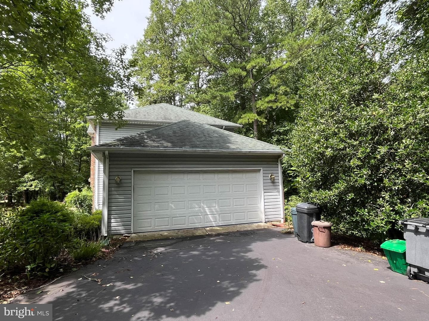 16010 Meandering Drive photo 2