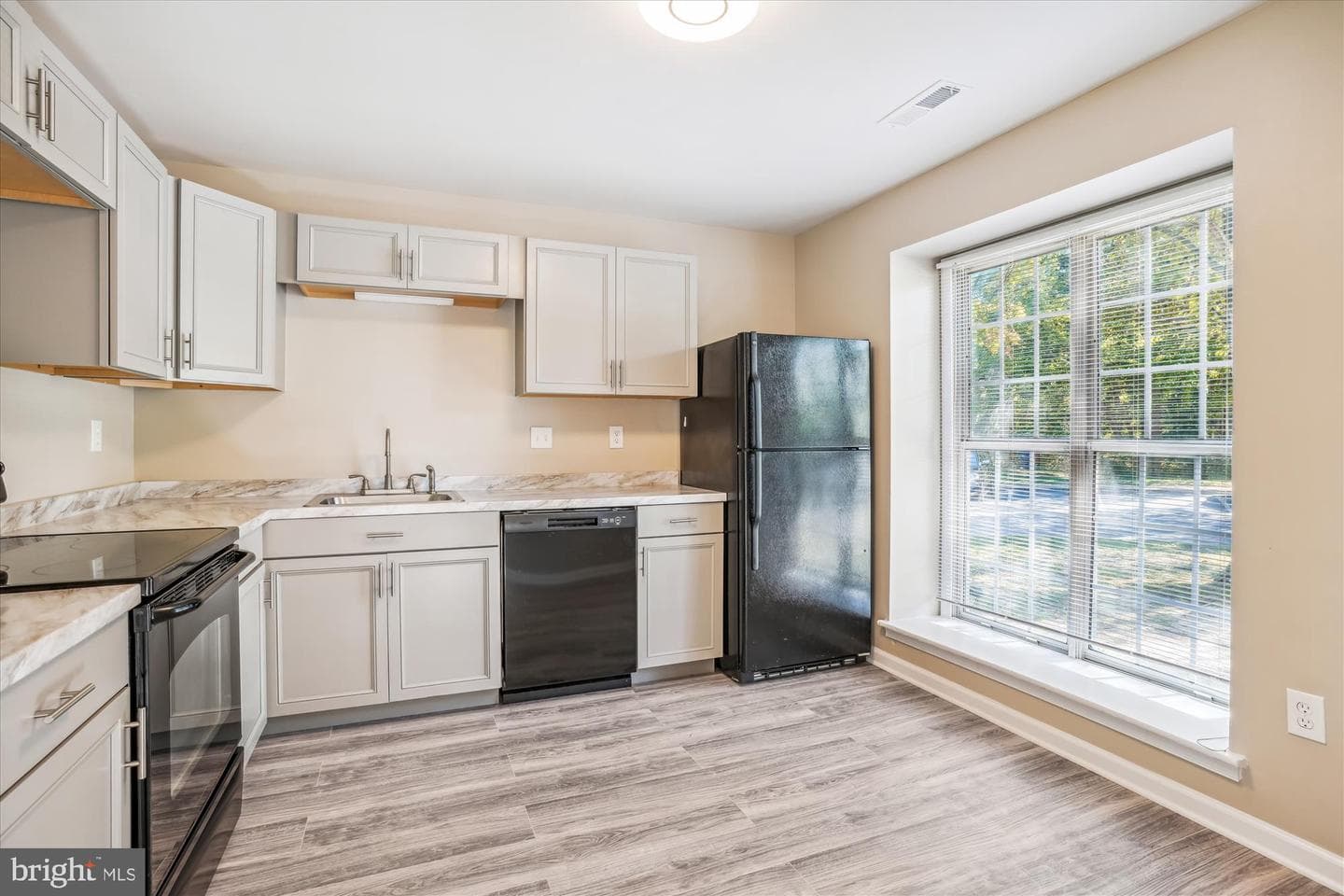 3735 Kempsford Field Place photo 2