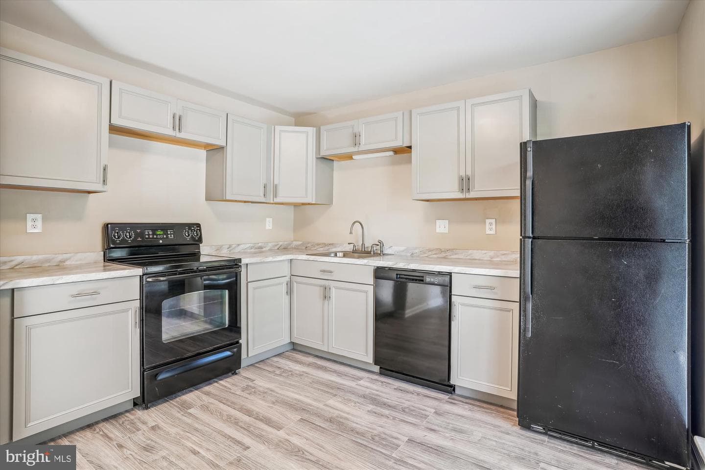 3735 Kempsford Field Place photo 3