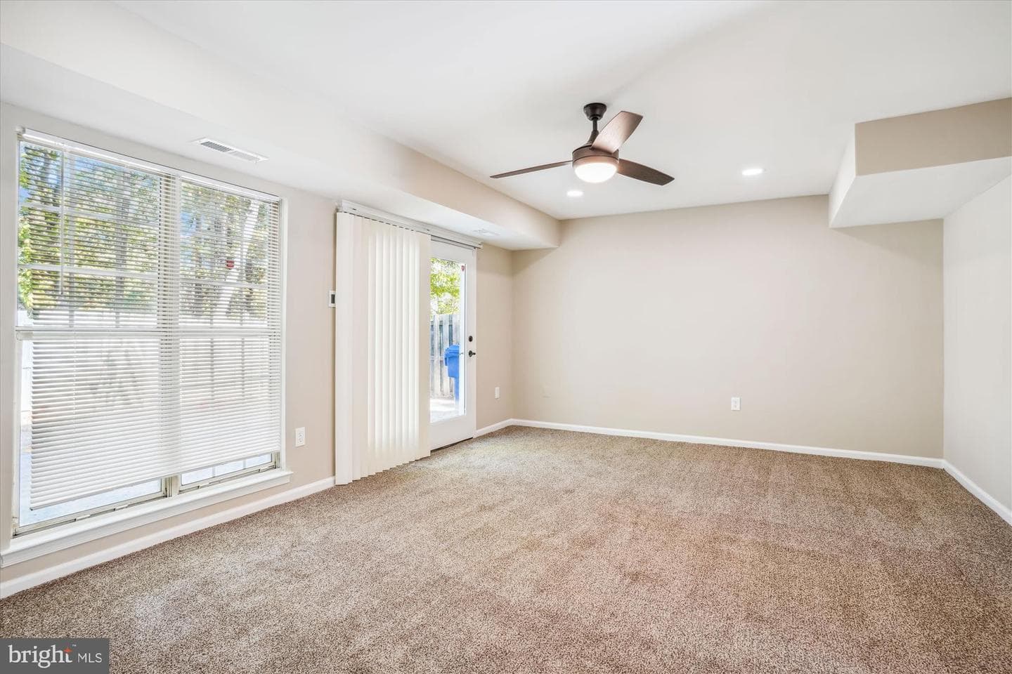 3735 Kempsford Field Place photo 9