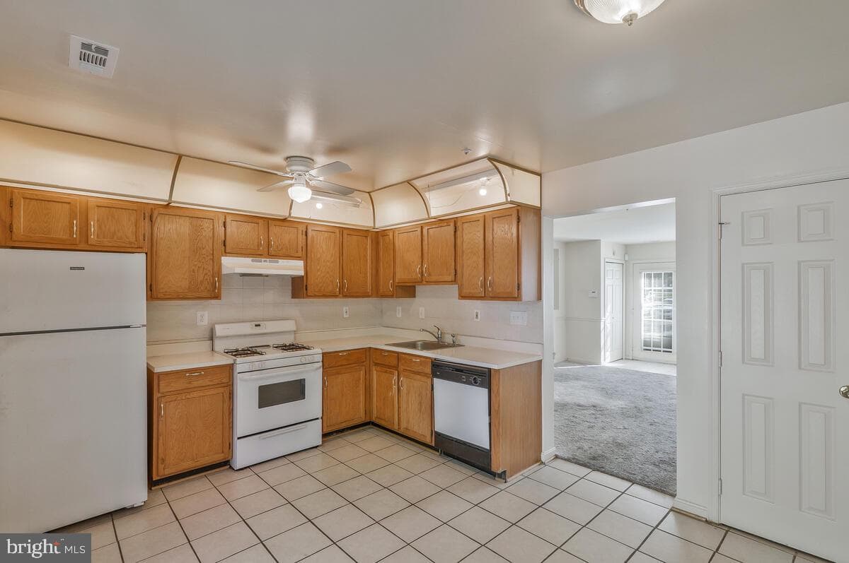 2355 Hazelwood Court photo 10