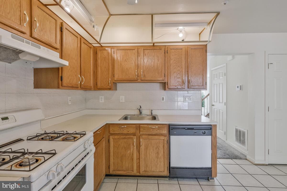 2355 Hazelwood Court photo 11