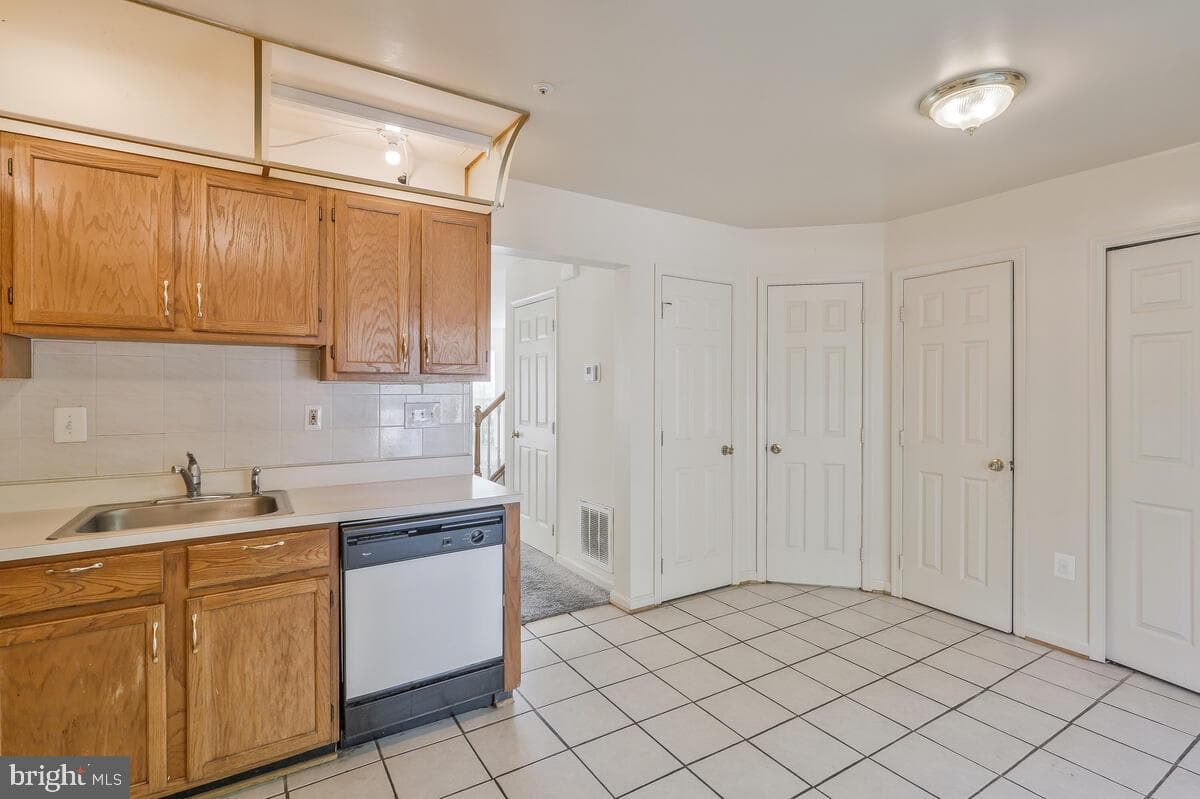 2355 Hazelwood Court photo 13