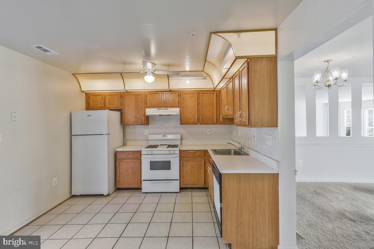 2355 Hazelwood Court photo 9