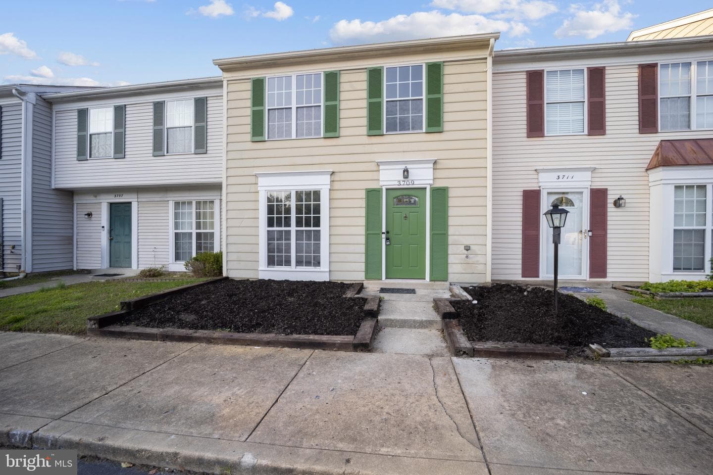 3709 Kempsford Field Place photo 2