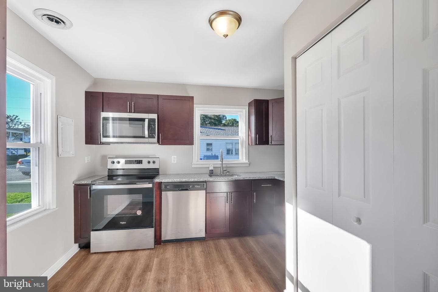49 Circle Avenue photo 7