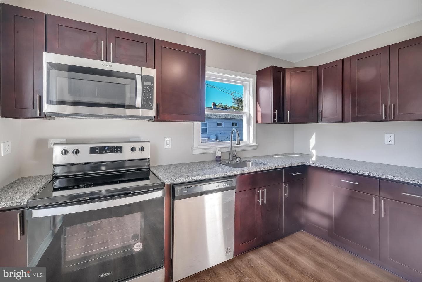 49 Circle Avenue photo 8