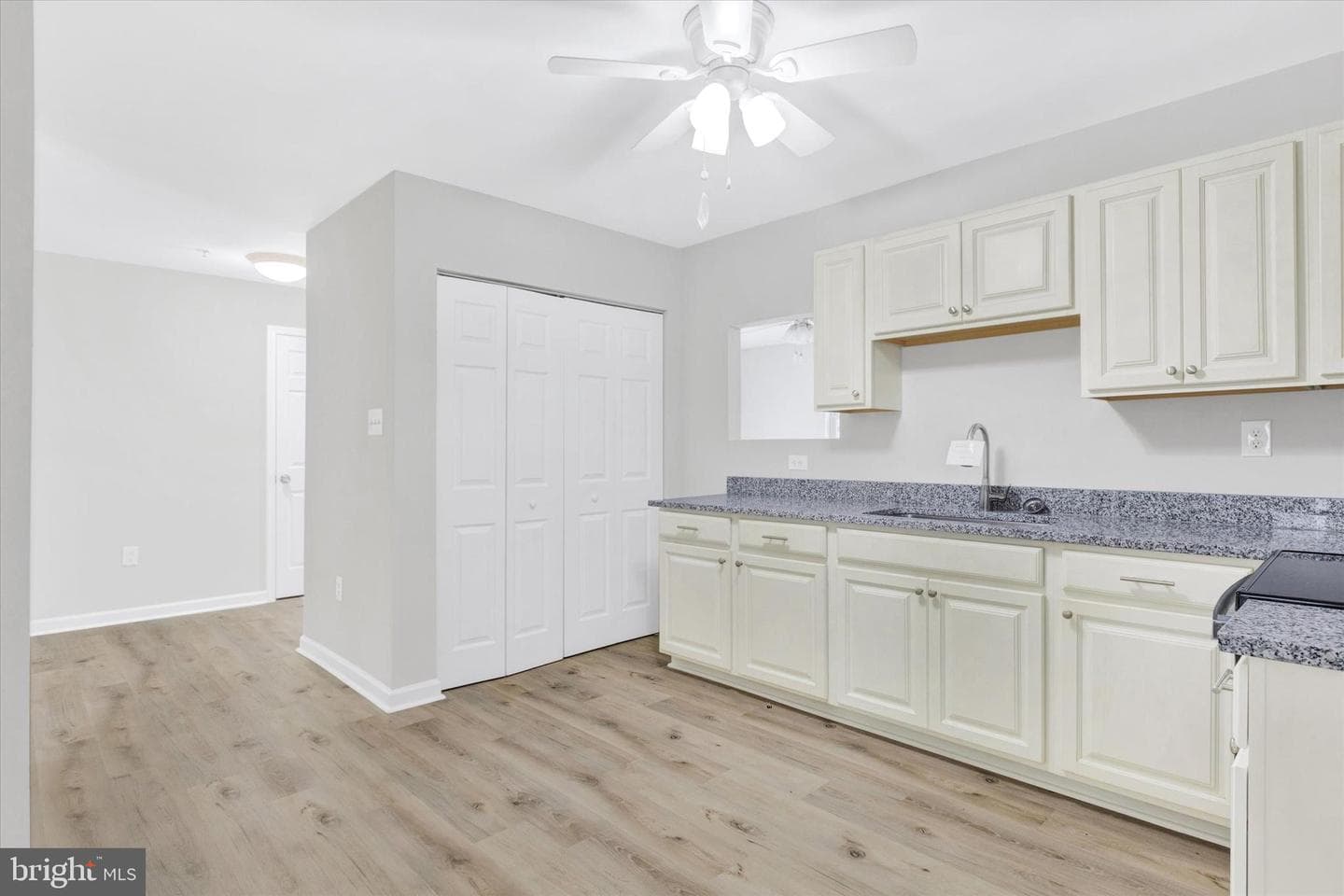 6495 Valley Road photo 6
