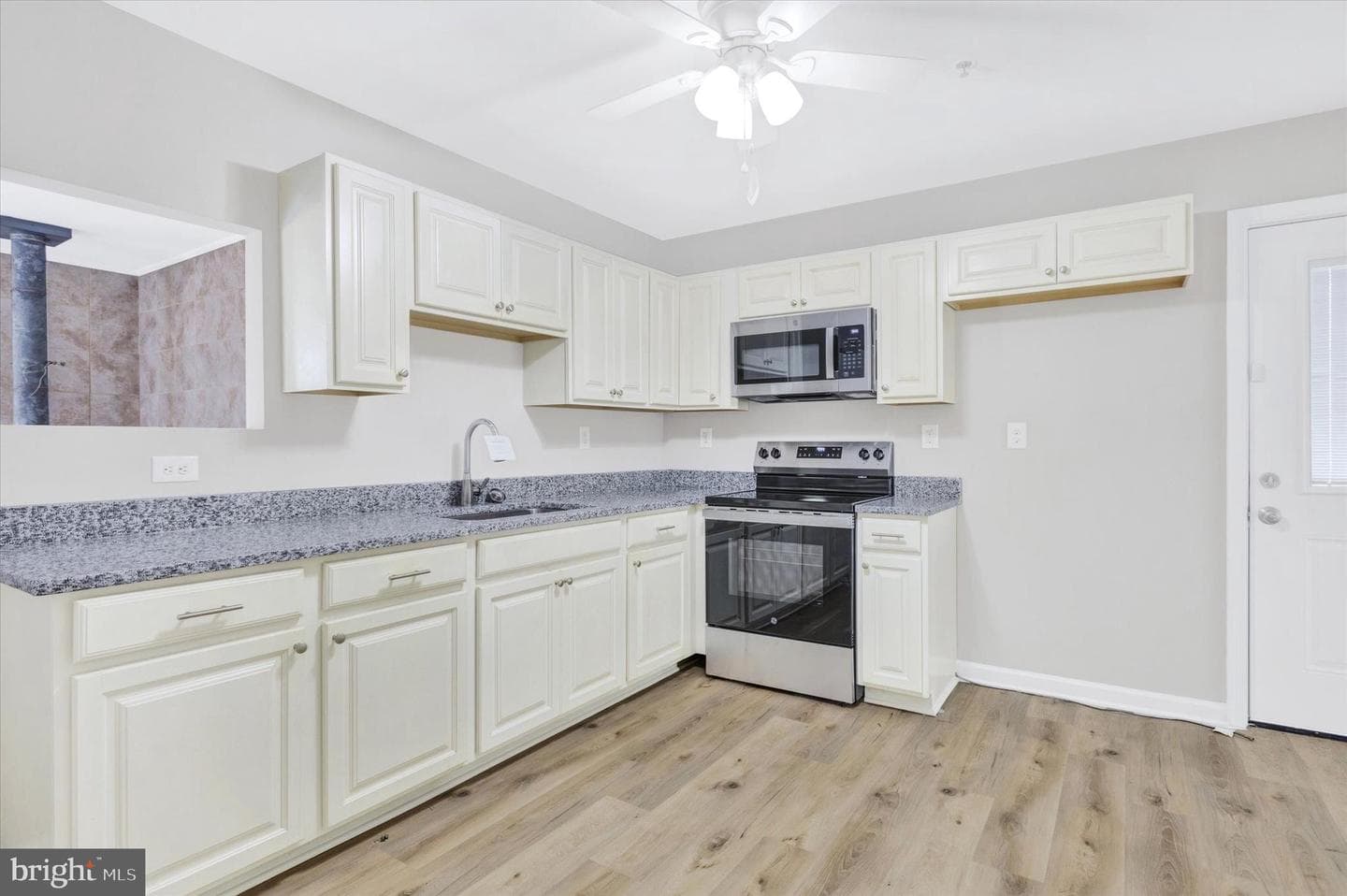 6495 Valley Road photo 7