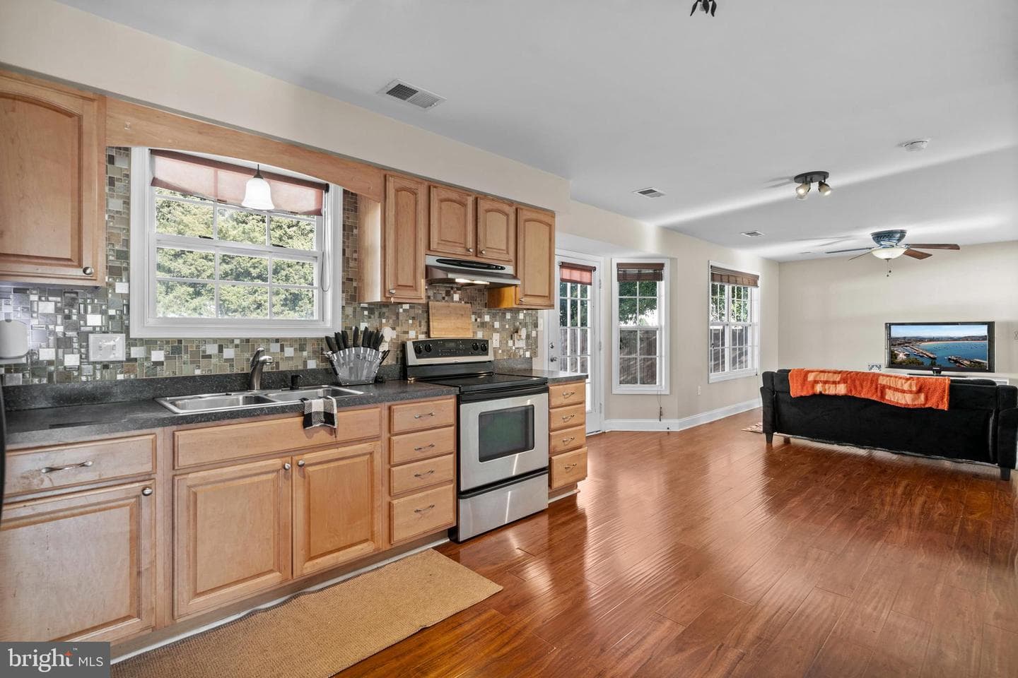 9427 Overlook Circle photo 34