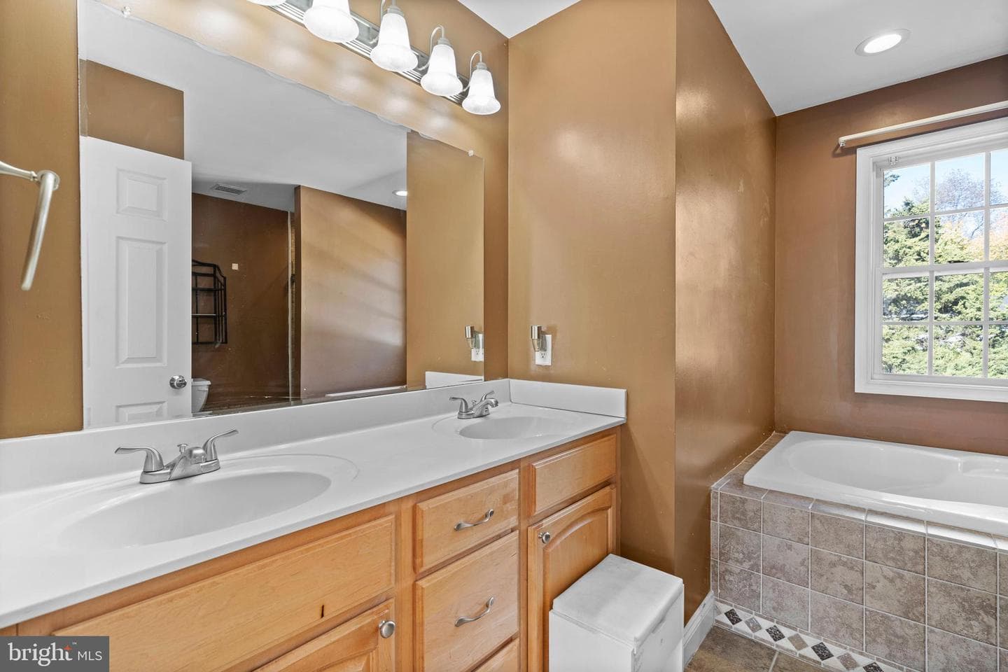 9427 Overlook Circle photo 41