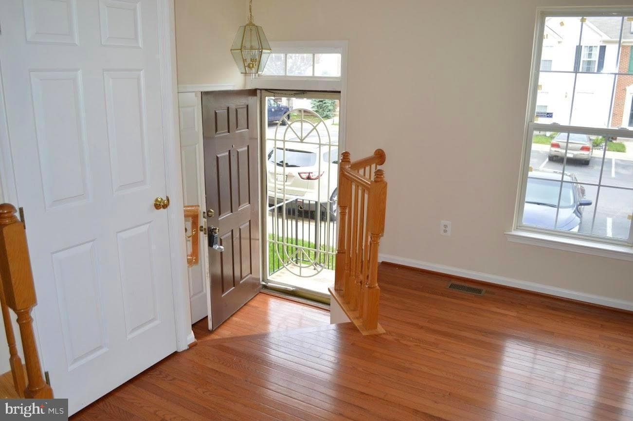 3827 Lakewood Place photo 3