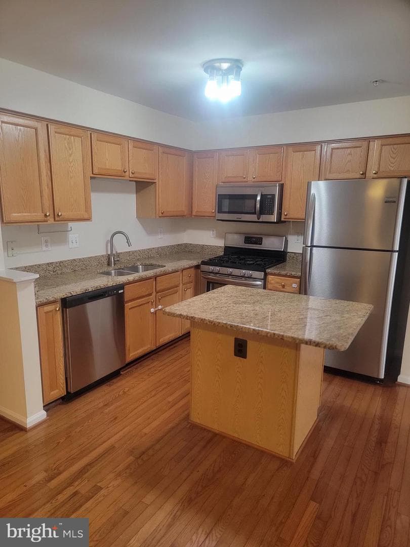 3827 Lakewood Place photo 5