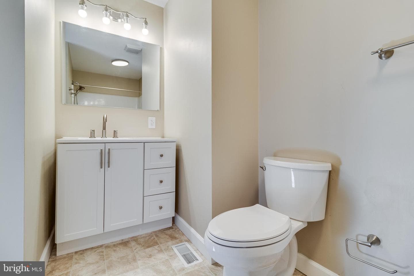 1115 Clark Avenue photo 17
