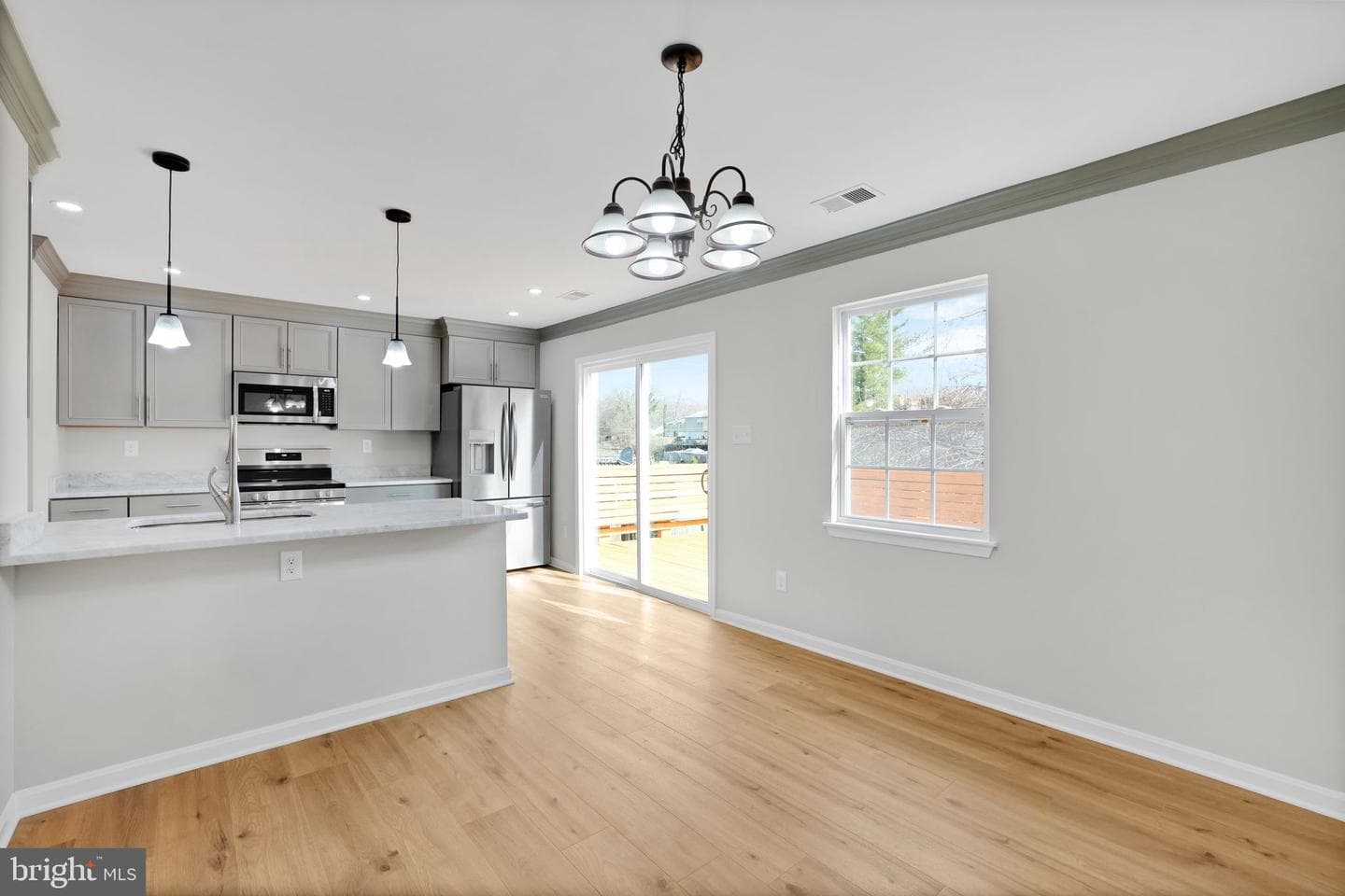 815 Cedar Court photo 9