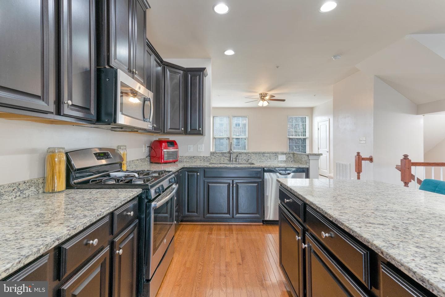 5538 Peanuts Lane photo 2