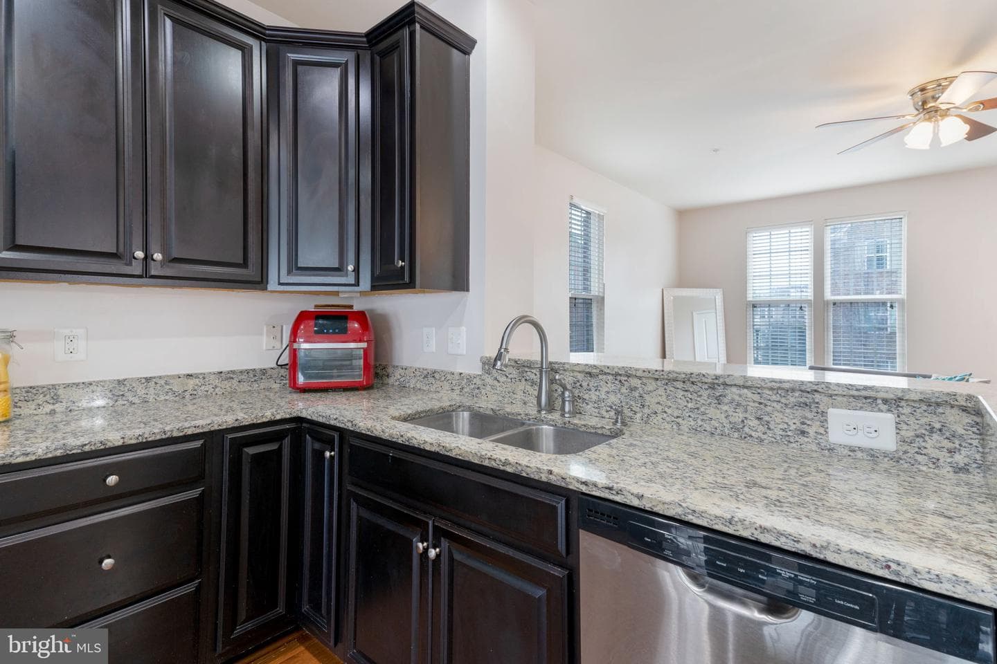 5538 Peanuts Lane photo 3